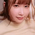 ネットで話題のセクシー美女！ 爆乳揺らしてエロ配信！ 魅惑のテクでフォロワーを虜に…♡