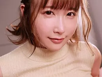 ネットで話題のセクシー美女！ 爆乳揺らしてエロ配信！ 魅惑のテクでフォロワーを虜に…♡